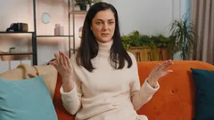 Język ciała, który zdradza niechęć: 7 sygnałów, że ktoś cię nie lubi